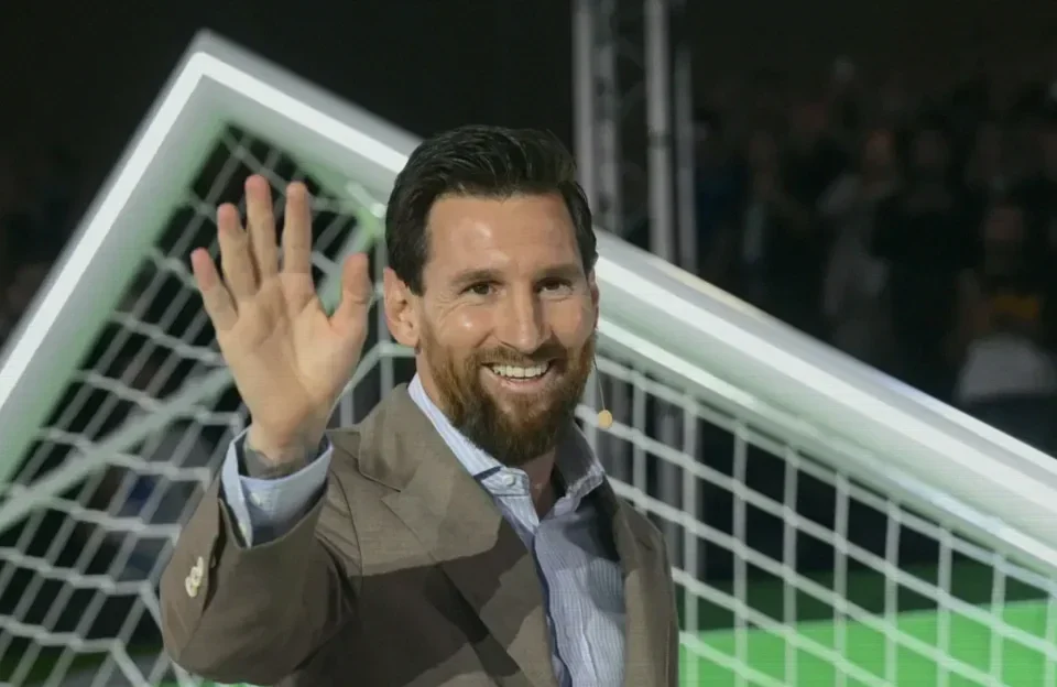 Messi Meets Oviedo Students Before Princess of Asturias Sports Award
