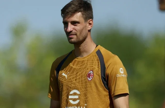 Matteo Gabbia Stretchered Off Early in Milan’s Clash with Sassuolo