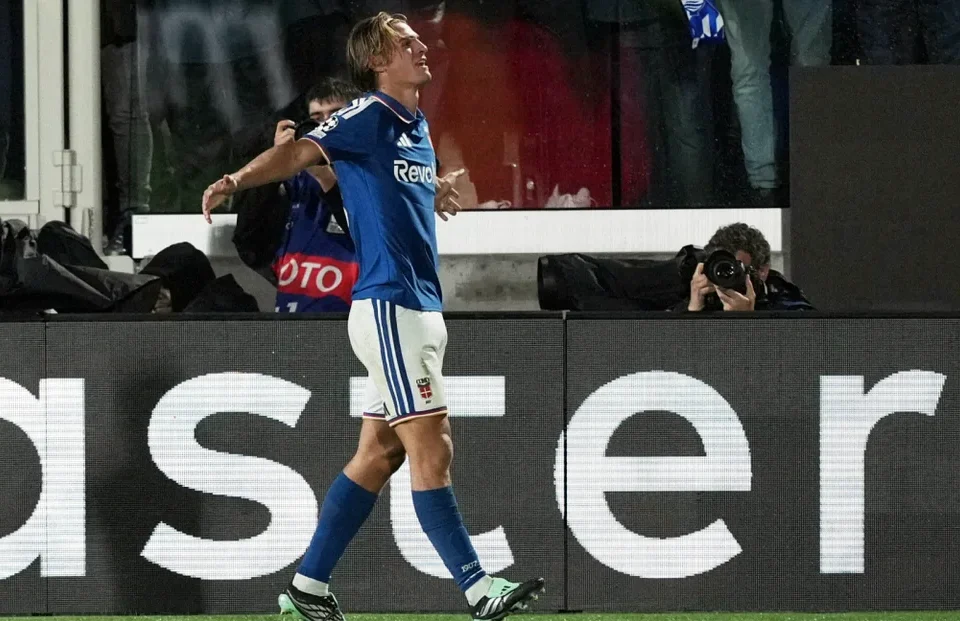 Nico Paz Stars as Como Thrash Manchester United in Champions League Debut