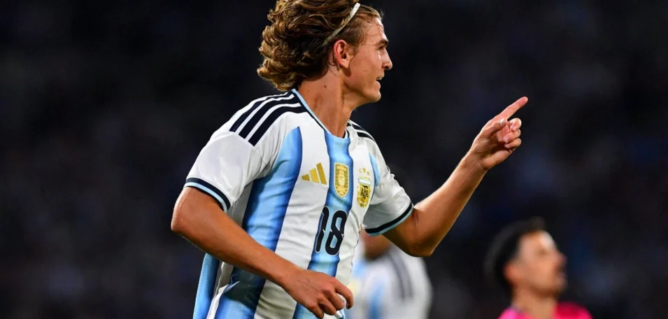 Nico Paz Returns to Como After Argentina Duty Ahead of Roma Clash