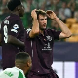 Santiago Giménez Gives Porto Late Spark in Real Betis Defeat
