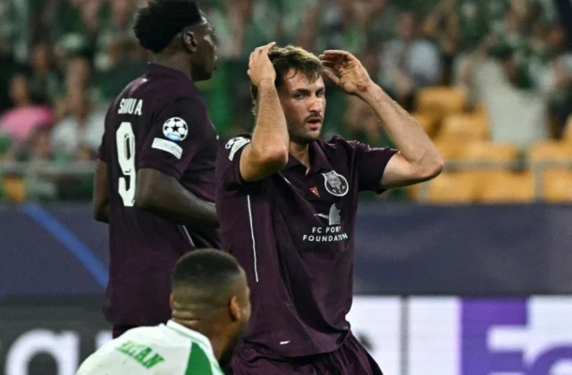 Santiago Giménez Gives Porto Late Spark in Real Betis Defeat