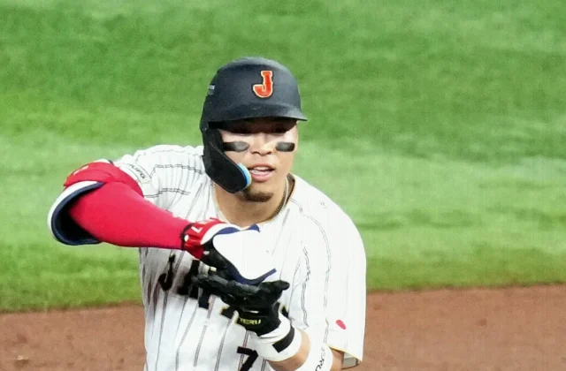 Hanshin Tigers Set to Post Triple Crown Star Teruaki Sato