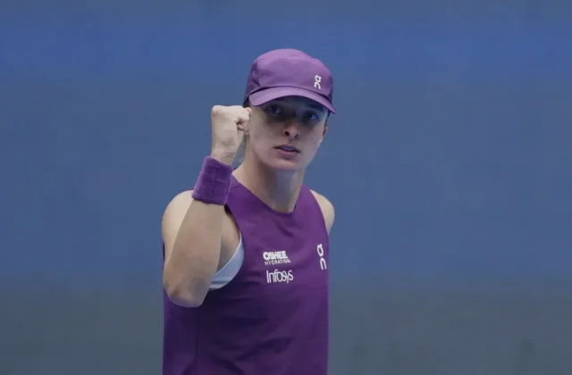 Swiatek Opens China Open Campaign with Straight-Sets Win Over Gao