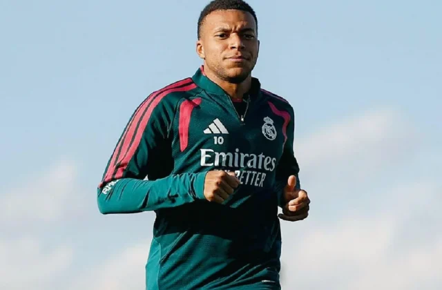 Mbappé Returns to Real Madrid Training Ahead of Villarreal Clash