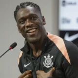 Corinthians Halt Losing Streak but Remain Winless as Seedorf Watches