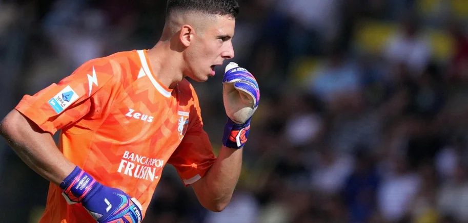 Inter and Juventus Track Frosinone Goalkeeper Lorenzo Palmisani