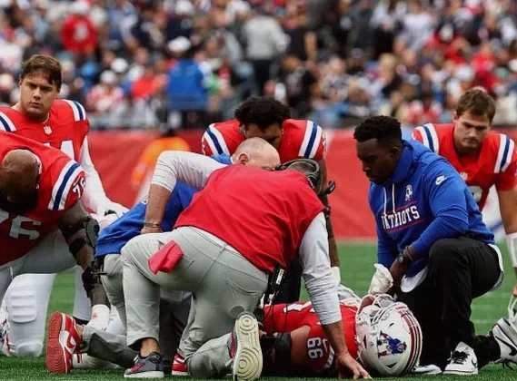 Patriots Lose TreVeyon Henderson, Will Campbell to Injuries vs. Raiders