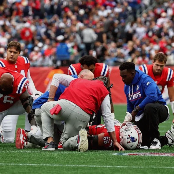 Patriots Lose TreVeyon Henderson, Will Campbell to Injuries vs. Raiders
