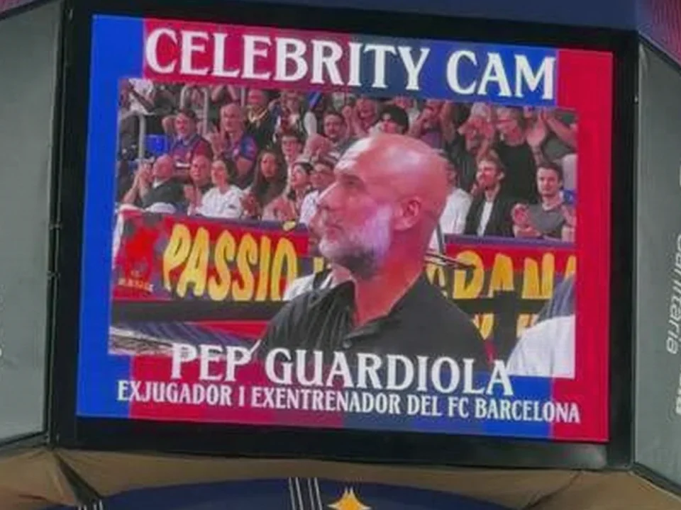 Barcelona Fans Give Pep Guardiola Standing Ovation at EuroLeague Game