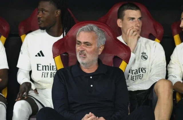 Roma Fans Give José Mourinho an Emotional Olimpico Welcome