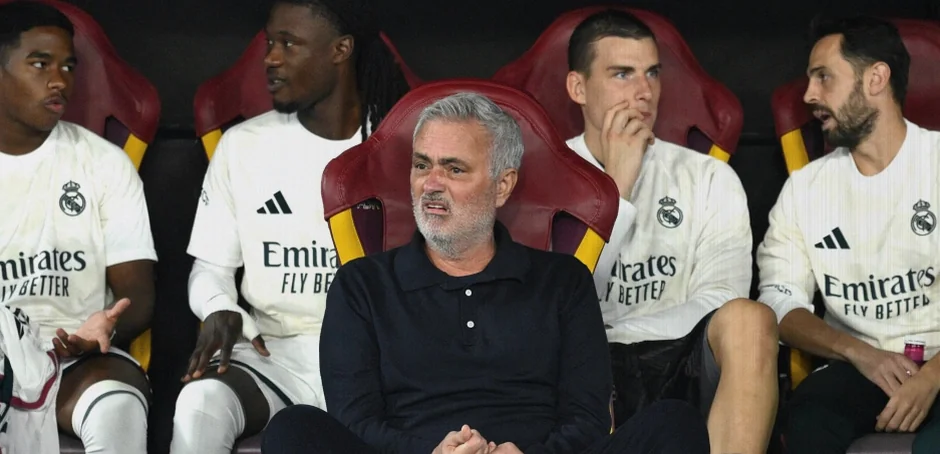 Roma Fans Give José Mourinho an Emotional Olimpico Welcome