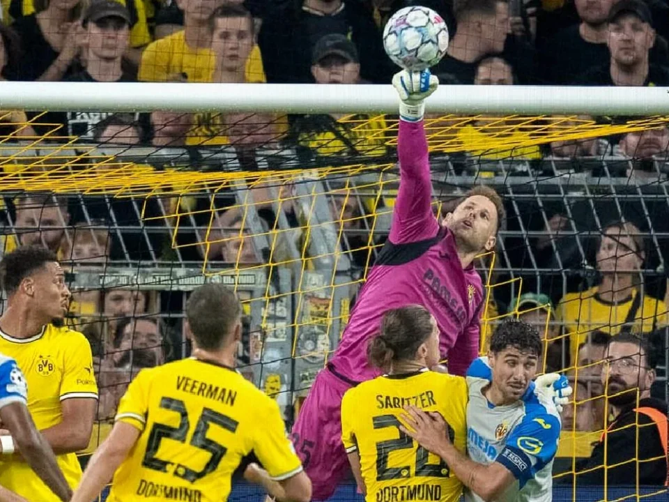 Peter Gulacsi Misses Napoli Clash After Armed Robbery at Villarreal Home