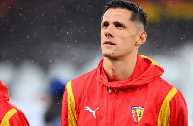 Yannick Cahuzac Hands Florian Sotoca First Lens Start Against Lyon