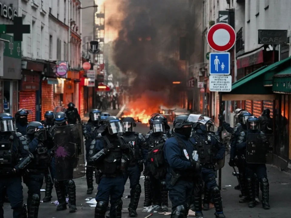 PSG vs Lyon Postponed Until Monday Amid Paris Protests