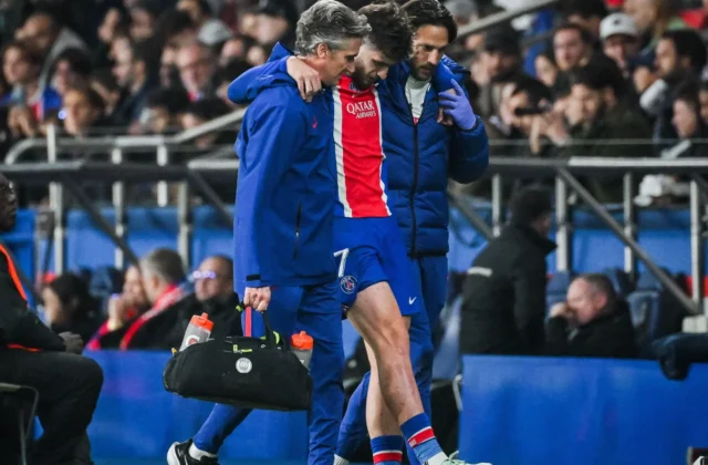 PSG’s Kvaratskhelia Faces ACL Surgery as Contract Talks Continue