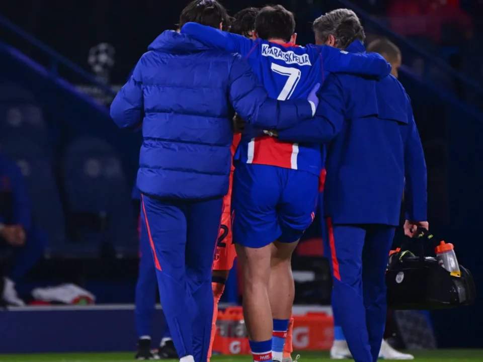 PSG Confirm Kvaratskhelia ACL Rupture After Barcelona Win