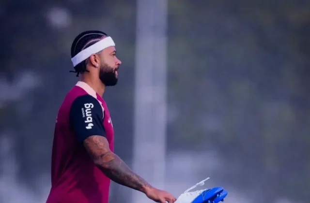 Neto Blames Memphis Depay as Seedorf Takes Charge at Corinthians
