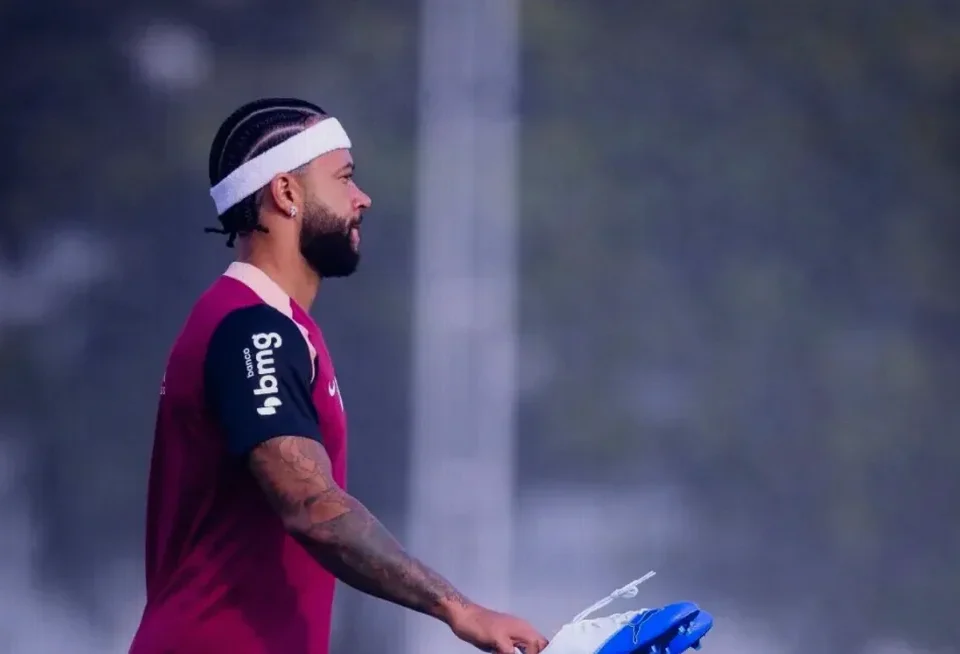 Neto Blames Memphis Depay as Seedorf Takes Charge at Corinthians