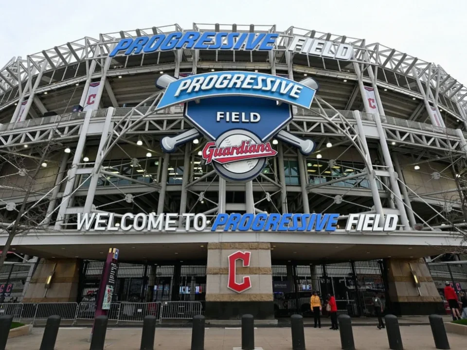 MLB Moves Rays-Guardians ALCS Game 3 to 1 p.m. ET Amid Rain Forecast