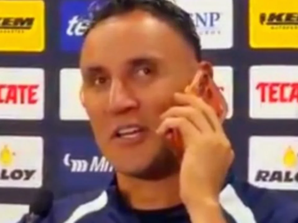 Keylor Navas’ Wife Interrupts Press Conference in Viral Moment