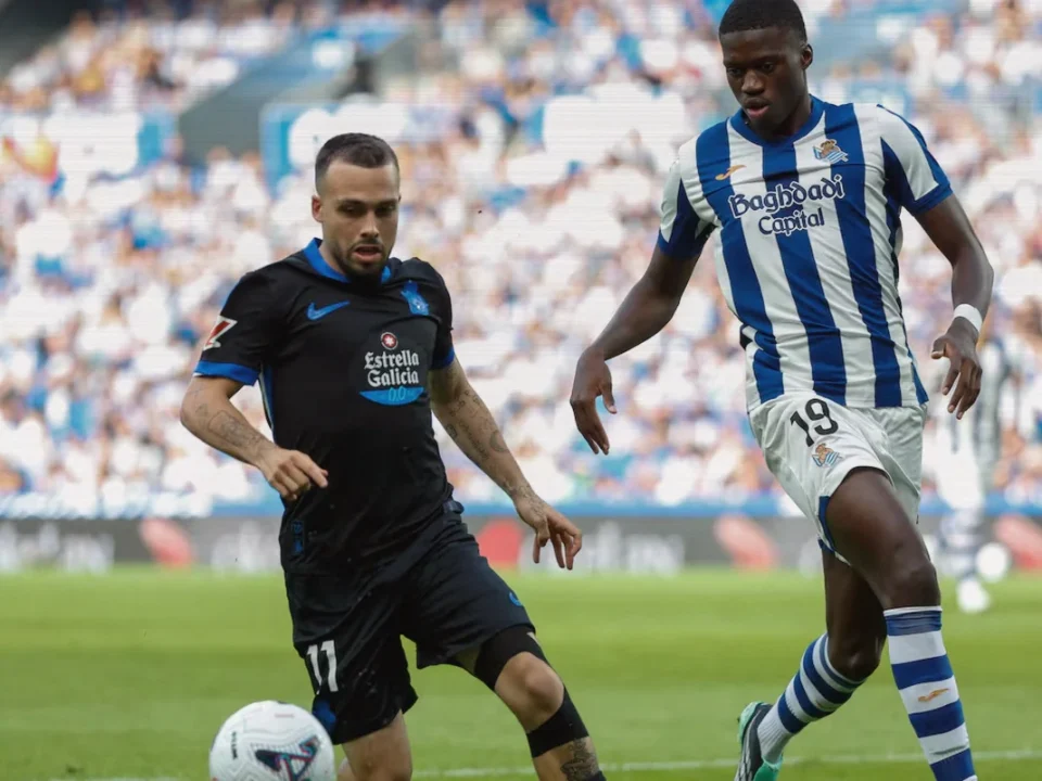 Real Sociedad Lead Deportivo 2-0 at Half-Time After Martín and Zakharyan Goals
