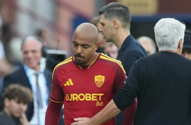 Malen Apologises to Roma Teammates After First Career Red Card
