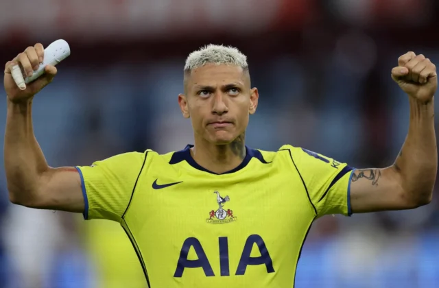 Richarlison Files Complaint Against Flávio Bolsonaro Over Island Dispute