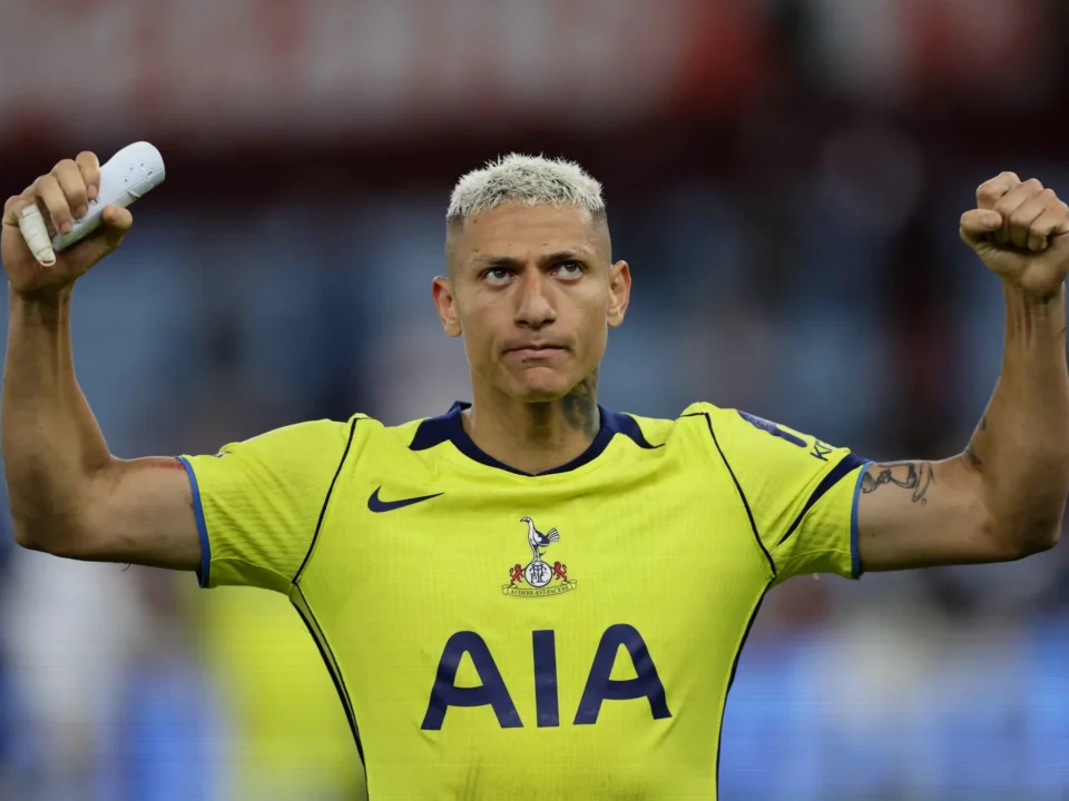 Richarlison Files Complaint Against Flávio Bolsonaro Over Island Dispute