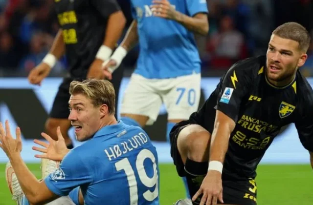 Hojlund’s Napoli Penalty Miss Overturned After VAR Review Against Frosinone