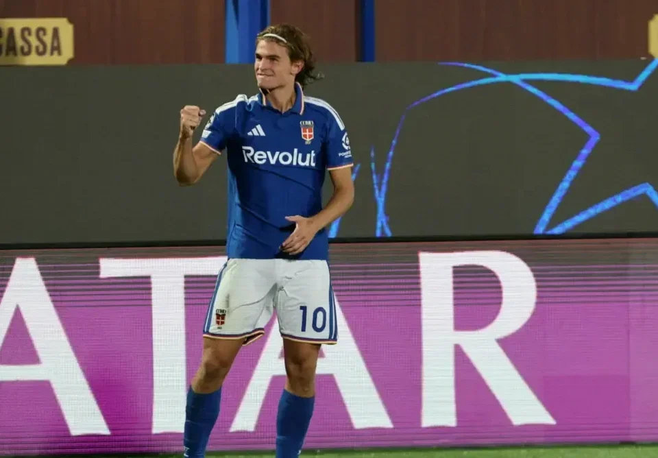 Nico Paz Stars as Como Thrash Manchester United in Champions League