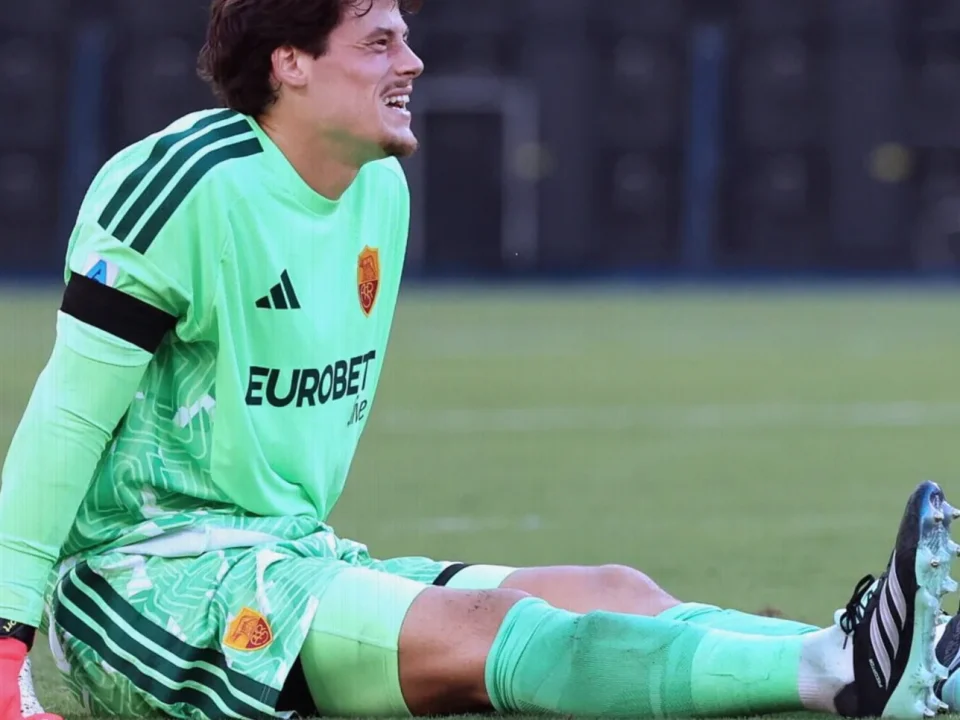 Roma Sweat on Svilar Finger Injury Ahead of Como Clash