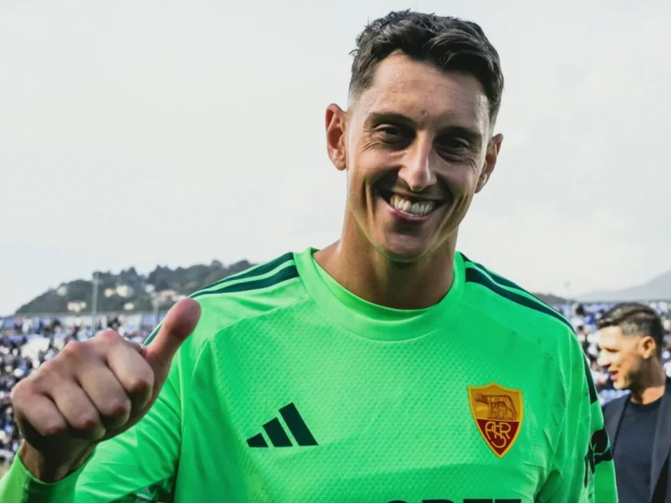 Gollini Makes Serie A Return as Roma Teammates Show Their Faith
