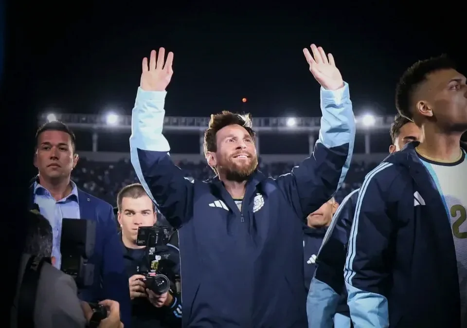 Buenos Aires Pays Emotional Tribute to Lionel Messi at El Monumental