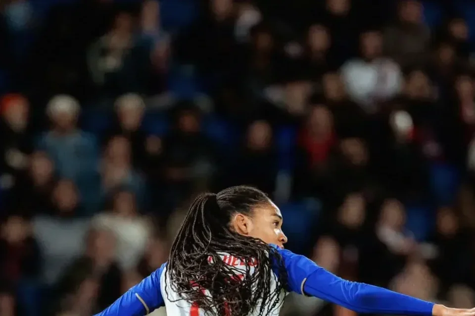 Paralluelo Scores as Lyon Thrash PSG 4-0 to Maintain Perfect Start