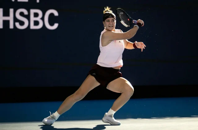 Karolina Muchova Outlasts Naomi Osaka in Beijing Marathon to Reach Last Eight