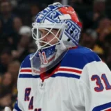 Igor Shesterkin Exits Rangers Game After Apparent Right Leg Injury