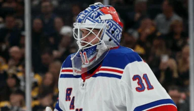 Igor Shesterkin Exits Rangers Game After Apparent Right Leg Injury