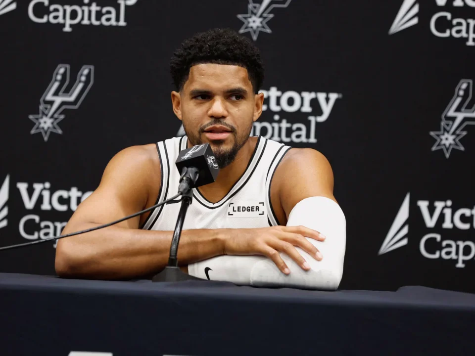 Tobias Harris Questionable for Spurs’ Opener After Calf Strain