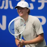 Iga Swiatek Cruises Past Magdalena Frech to Reach Wuhan Open Third Round
