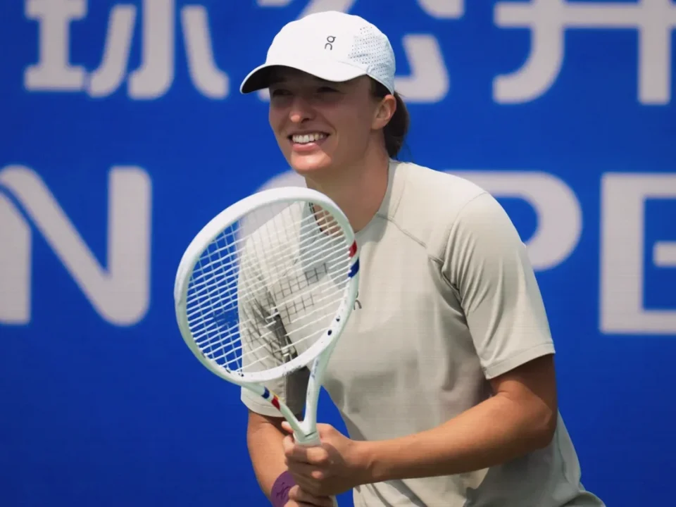 Iga Swiatek Cruises Past Magdalena Frech to Reach Wuhan Open Third Round