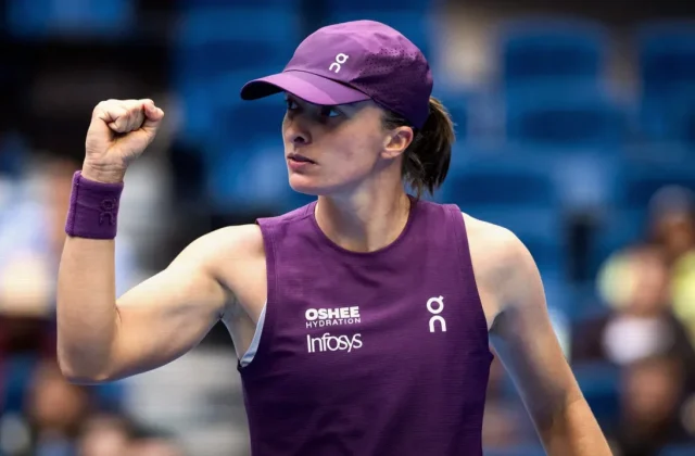 Iga Swiatek Stages Stunning Comeback to Reach China Open Last 16