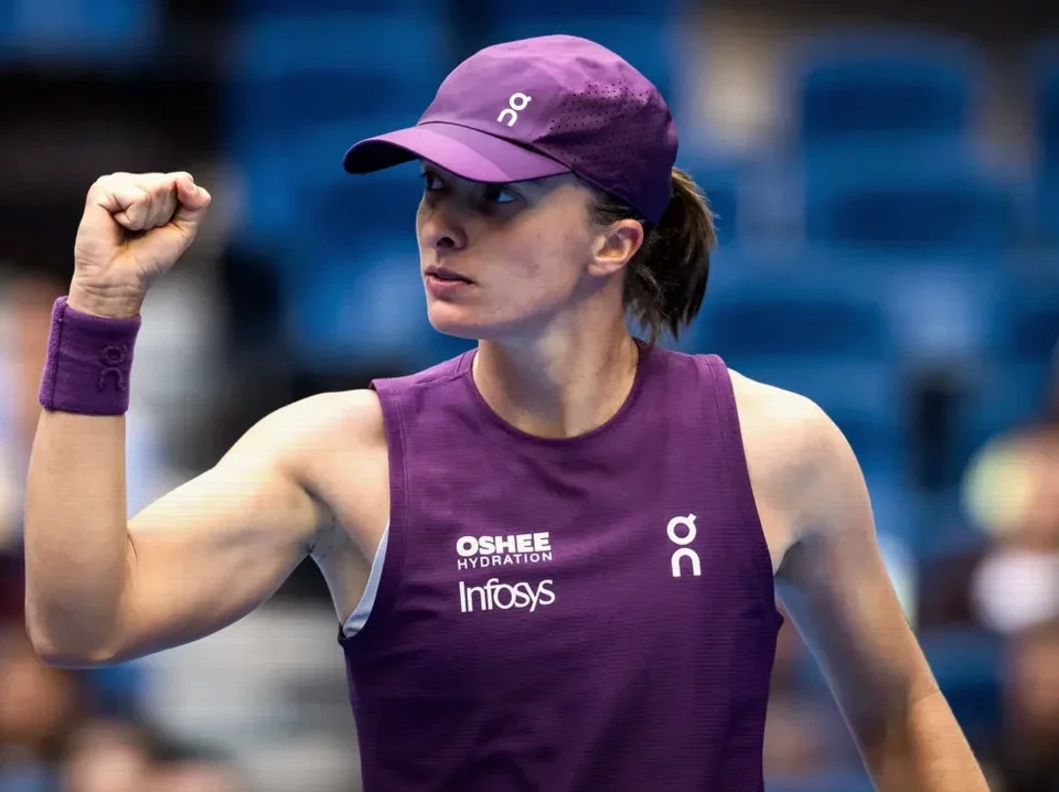 Iga Swiatek Stages Stunning Comeback to Reach China Open Last 16