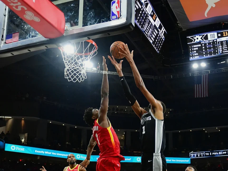 Amen Thompson Denies Wembanyama as Rockets Beat Spurs in Austin