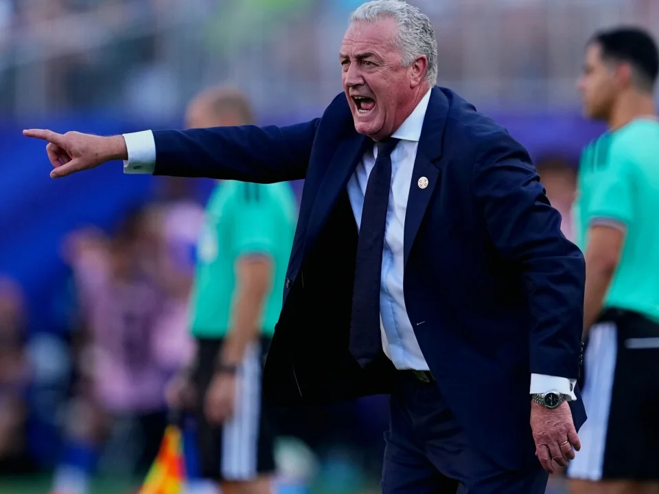 Gustavo Alfaro Urges Paraguayan Clubs to Raise Standards After Colombia Win