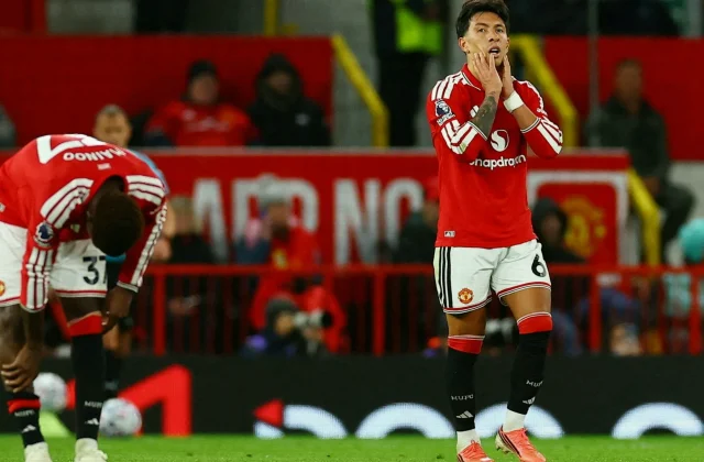 Solanke Header Earns 10-Man Tottenham Late Draw Against Manchester United