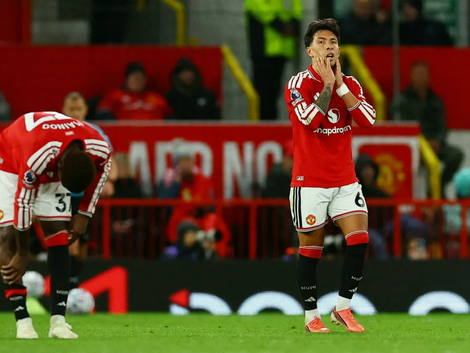 Solanke Header Earns 10-Man Tottenham Late Draw Against Manchester United