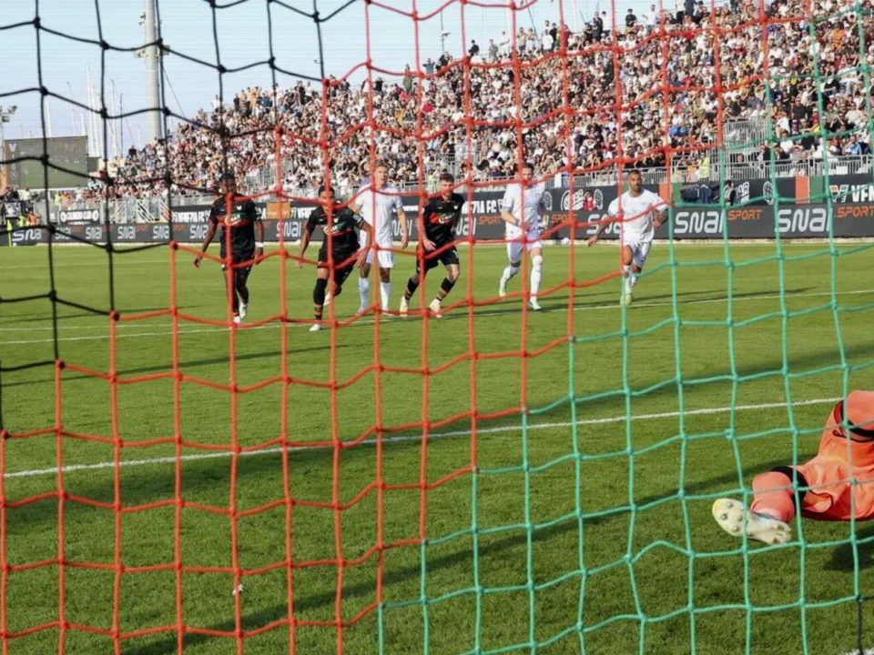 Venezia Stun Napoli as Stankovic Saves De Bruyne Penalty