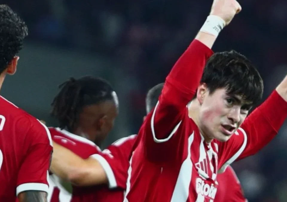 Armando González Joins Olympiacos’ Derby Celebrations After Panathinaikos Win
