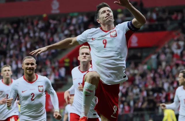 Robert Lewandowski Hits Hat-Trick as Poland Thrash Romania 6-0